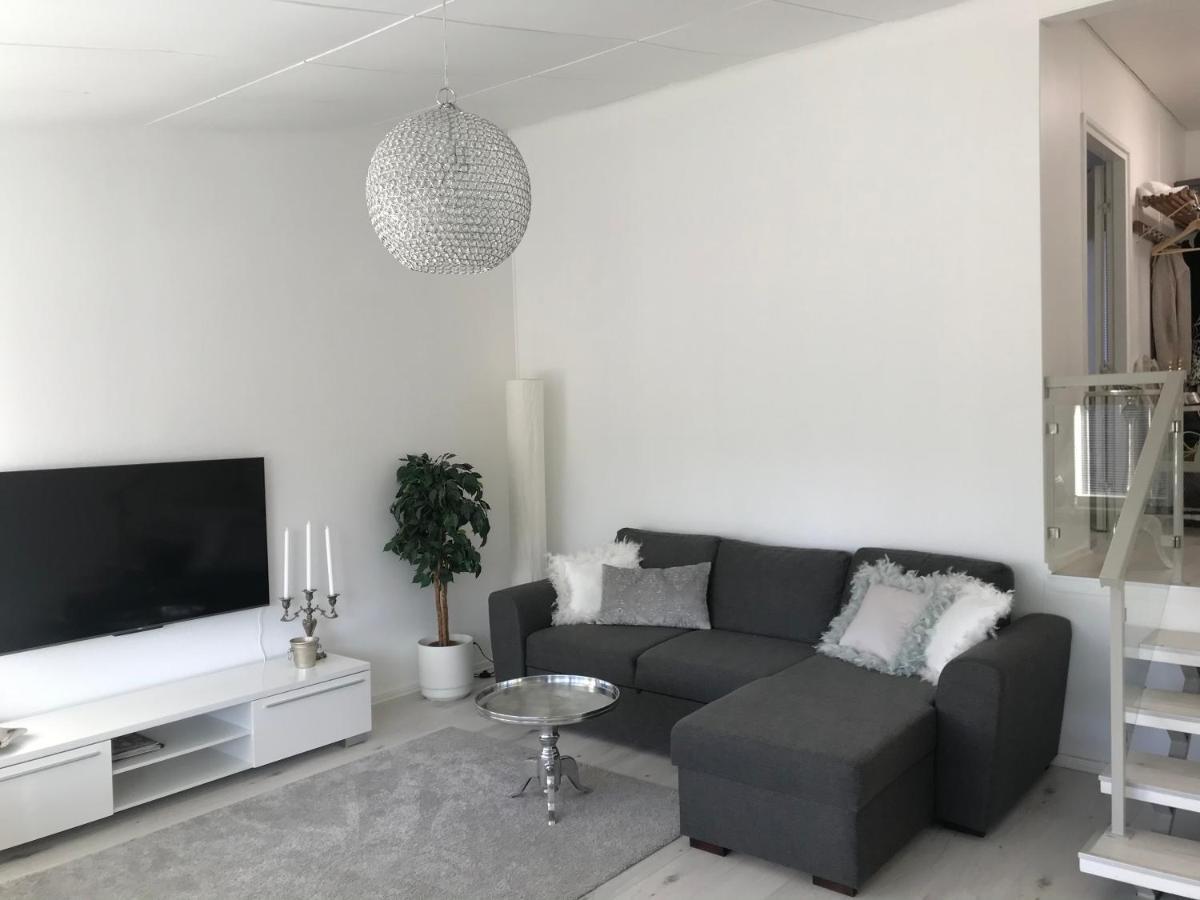 Tyylikaes Rivitaloasunto Lohjalla Exterior foto